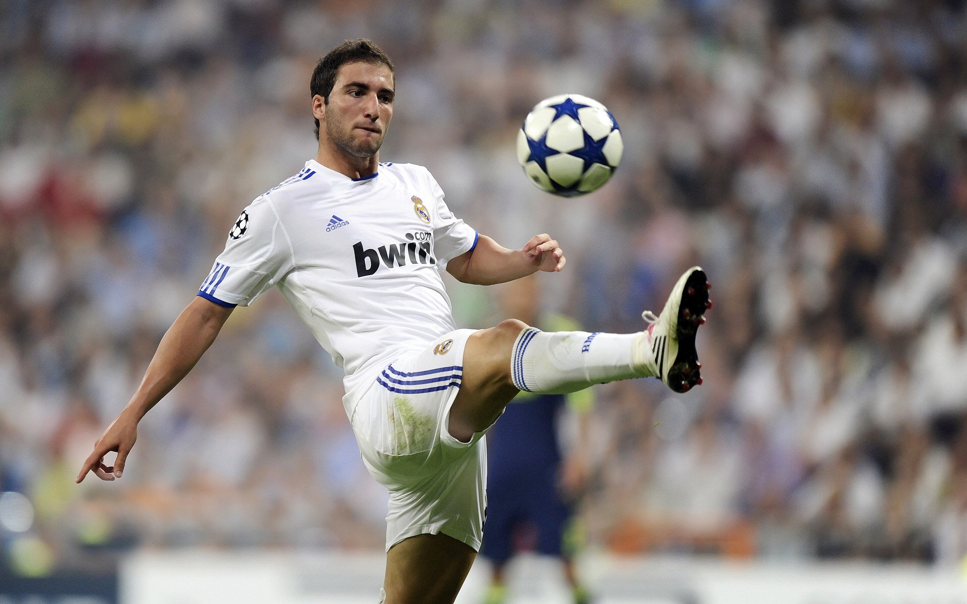 爱游戏官网-五大联赛是否需合并球员社交媒体形象监管，五大联赛球队之间的嫡系关系